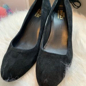 le cháteau round toe black suede heels